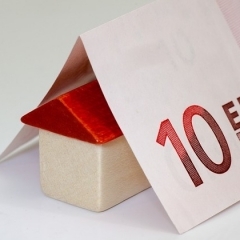 Рижское самоуправление переносит срок оплаты налога на недвижимость на 15 мая