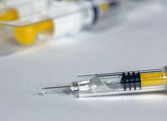Saeima Covid-19 vakcīnām nosaka nulles procentu PVN likmi