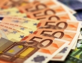 Со следующего года минимальная заработная плата в Латвии составит 500 евро