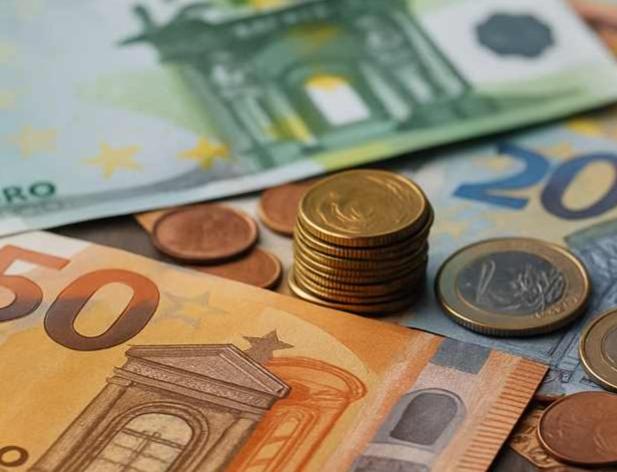 Kas jāzina par izmaiņām pabalstos un nodokļos 2026.gadā