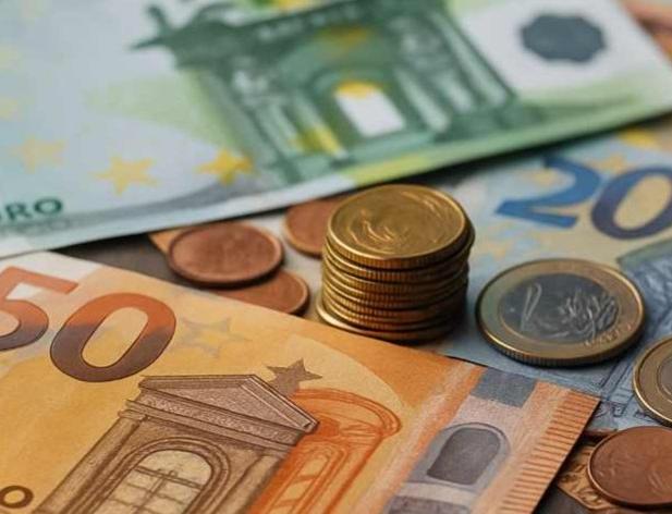 Kas jāzina par izmaiņām pabalstos un nodokļos 2026.gadā