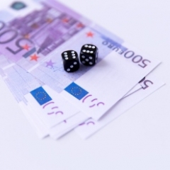Atbalsta grozījumus PVN, transportlīdzekļa ekspluatācijas nodokļa un azartspēļu nodokļa regulējumā