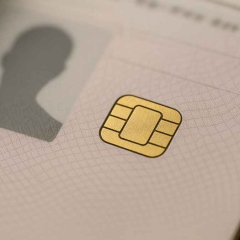 Латвия впредь не будет признавать паспорта гражданина России без биометрических данных