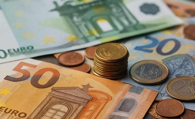 Kas jāzina par izmaiņām pabalstos un nodokļos 2026.gadā